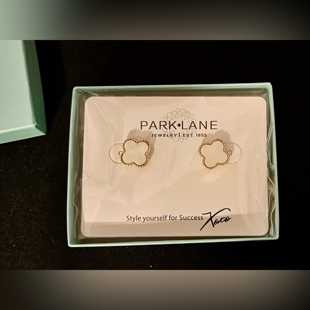 Park Lane Lana Gold Mother of Pearl Clover Quatrefoil Stud Earrings New In Box